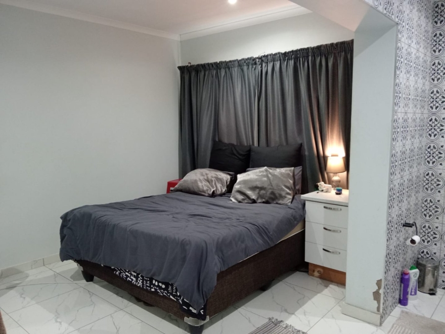 7 Bedroom Property for Sale in Berea Eastern Cape